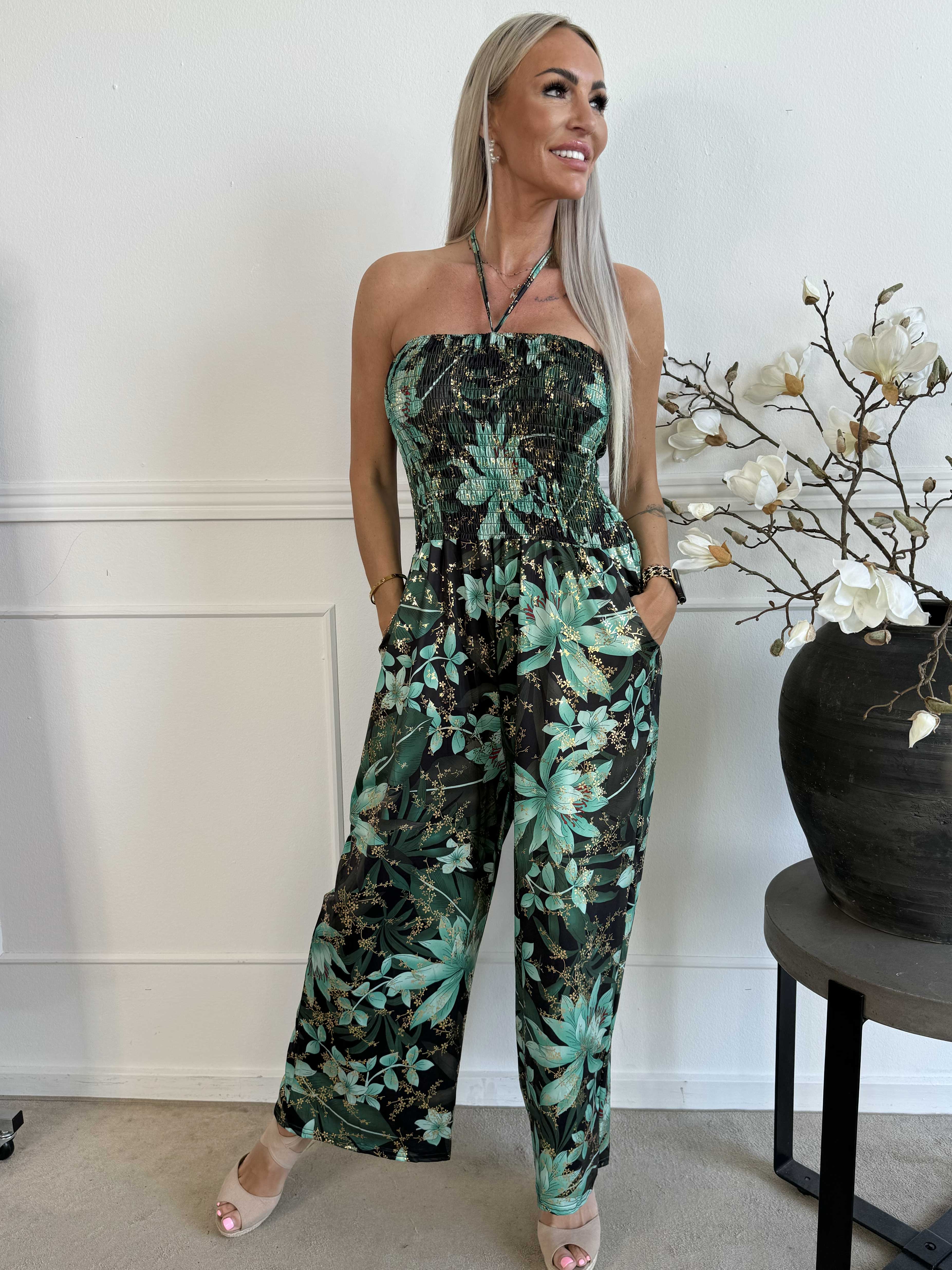 Pams Tube Jumpsuit - Elastisk buksedragt med smock ved brystet